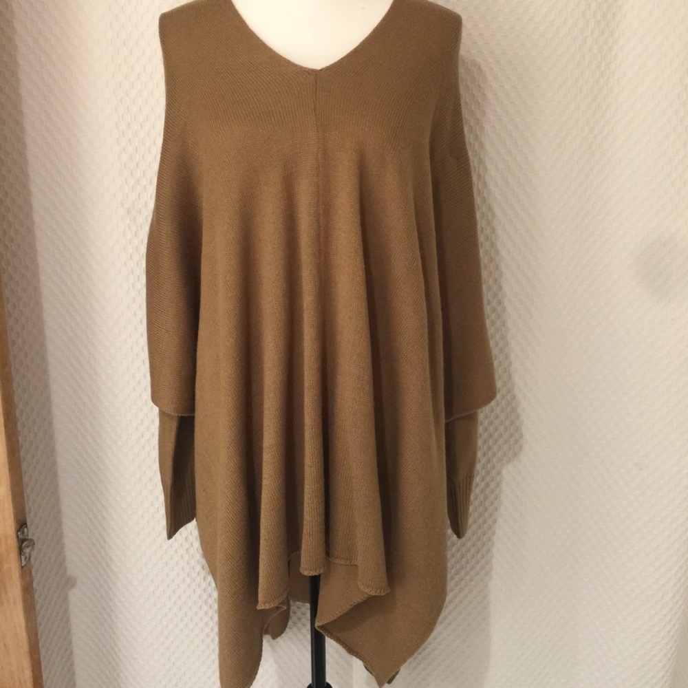 RDI sweater poncho tan M